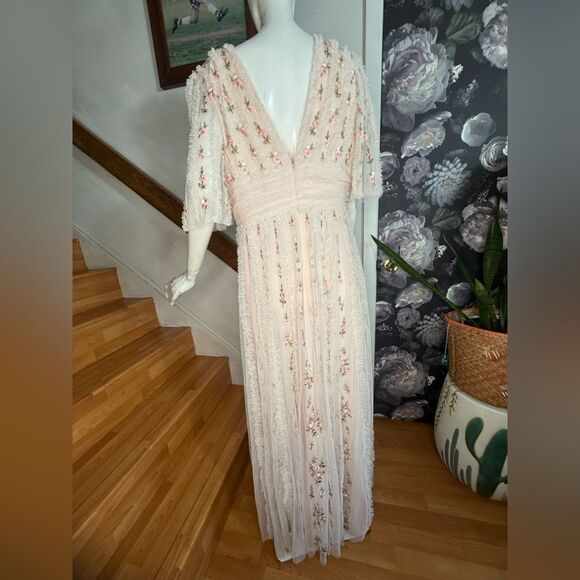 Anthropologie Mac Duggal Short-Sleeve Floral Ruffled
V-Neck Gown / size 12 - Picture 11 of 13
